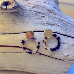 Tortoise stud back earrings
